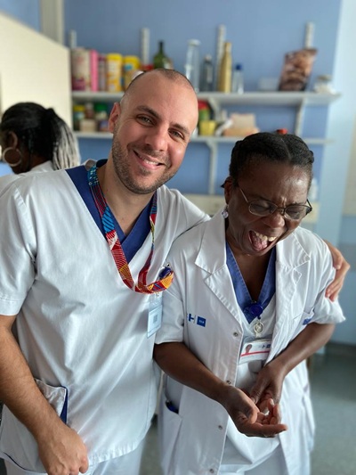 Anthony Arend et une infirmière de l'unité de psychiatrie de l'hôpital Erasme