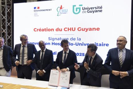 manuel valls, signature, CHU de Guyane