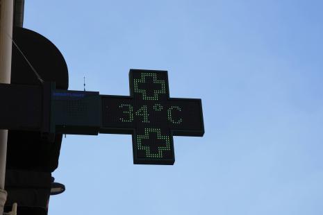 panneau de pharmacie, croix, canicule, 34 degrés