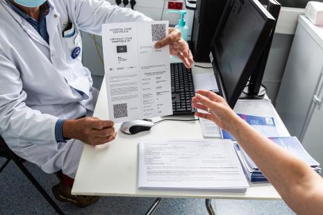 délivrance d'un certificat de vaccination Covid, soignant, bureau