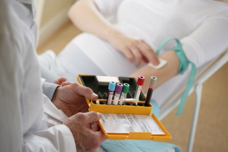 prise de sang sur une femme enceinte