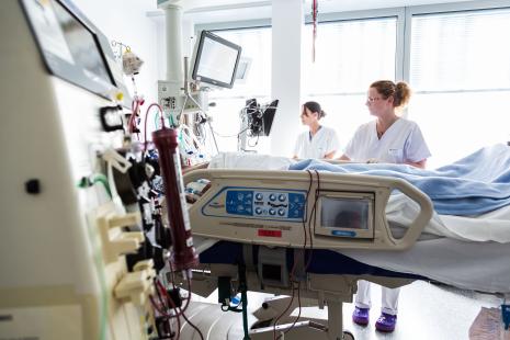 Infirmière du service de réanimation et de soins intensifs 