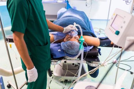 Anesthésie générale pratiquée sur un patient