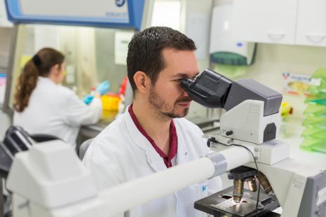 Scientifique en laboratoire