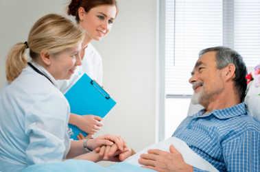 soignantes lit patient