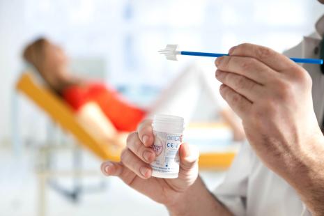 Si le test HPV est positif, le résultat de la cytologie réflexe oriente la conduite à tenir