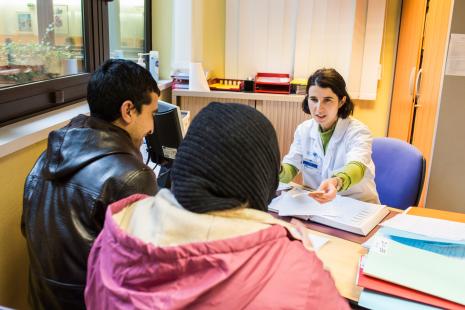 En France, le référentiel de la HAS ne prend pas en compte l’IA dans la relation médecins-patients ne maîtrisant pas le français