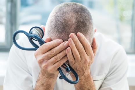 Un programme de postvention pour soutenir les équipes confrontées à ces évènements au Centre Hospitalier Le Vinatier à Lyon