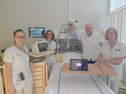 De gauche à droite : Anne-Lise Velon et Estelle Ducruix, infirmières, Fabrice André, cadre de santé et Valérie Saillard, aide-soignante.