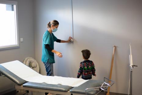 Des gains jusqu’à 20 cm peuvent être espérés si la prise en charge est précoce