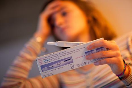 Contractée en début de grossesse, l’infection à CMV peut entraîner des séquelles pour le fœtus