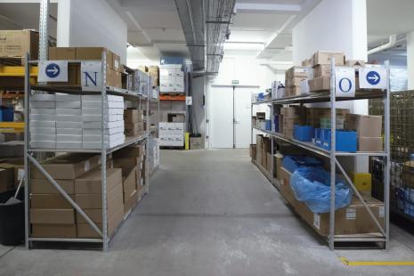 Les réserves des hôpitaux regorgent d’un matériel non utilisé qui trouverait sa place au sein des services demandeurs