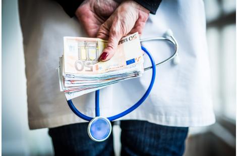 Primes indues : pourquoi un hôpital francilien réclame 2,7 millions d’euros à des médecins Padhue et contractuels