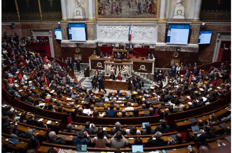 Fallait-il renverser ou sauver Bayrou ? Trois députés médecins expliquent leur vote