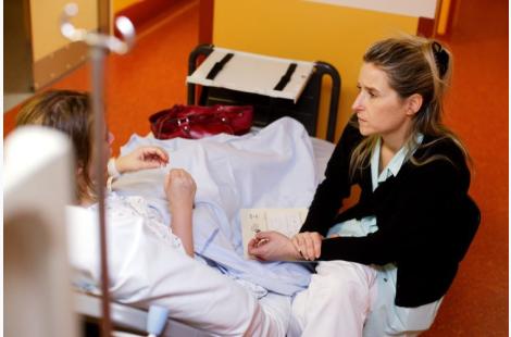 Les tentatives de suicide et automutilations toujours en hausse chez les jeunes filles