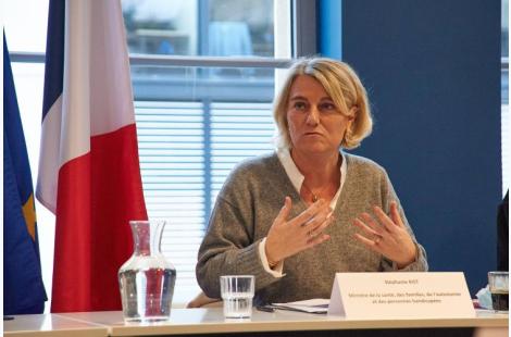 Désinformation en santé : la ministre annonce une stratégie pour la riposte