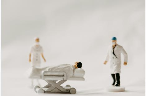 Aide active à mourir : l’Ordre des médecins s’élève contre l’éviction des praticiens de la procédure