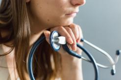 Soignants en souffrance : la plateforme SPS relève une explosion des appels des étudiants en santé en 2025