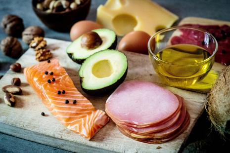 Le régime cétogène (ou keto) est un régime pauvre en glucides, composé principalement d'aliments riches en lipides.