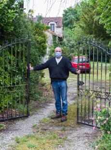 Si certains rouvrent leur porte avec enthousiasme, d'autres restent timorés à l'idée de quitter leur domicile