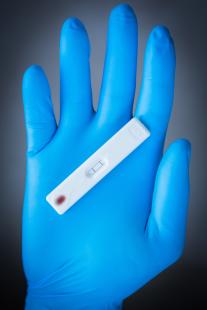 Pour réaliser son objectif de 700 000 tests par semaine, le gouvernement ne pourra faire l'économie du recours aux tests sérologiques