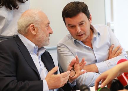 Thomas Piketty (à droite) avec le prix Nobel d'économie, Joseph Stiglitz