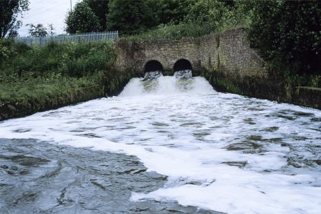 Des eaux usées par le virus...
