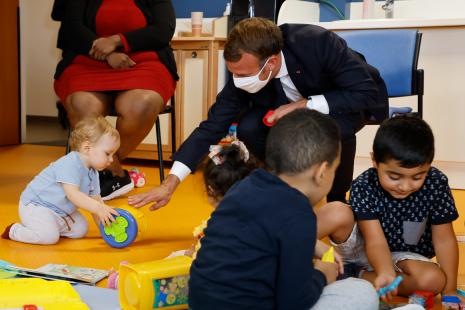 Macron dans un centre de protection de l'enfance