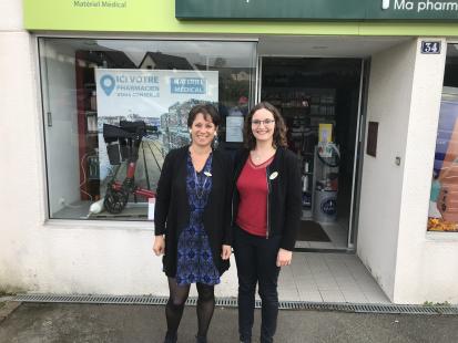 Voisines, mais pas concurrentes, Alexandra Lesueur et Séverine Juliot devant la pharmacie « sauvée » de Chatillon
