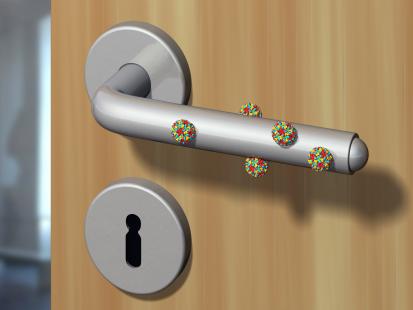 Selon l'INRS, les produits biocides ne peuvent être préconisés comme moyen de lutte contre la transmission du virus