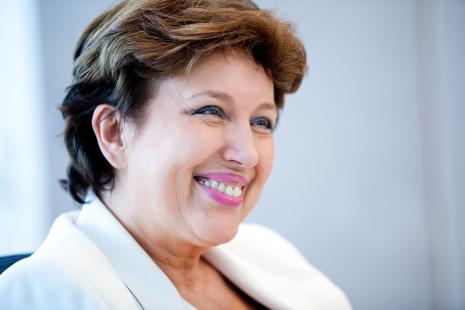 Le blues de la blouse jusque dans la garde-robe ?