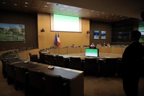 La commission pointe un manque d’anticipation, une sous-estimation du risque et une baisse des stocks stratégiques