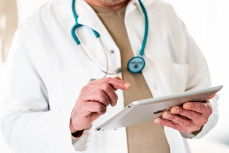 L'automne dernier, deux textes officiels sont venus confirmer l’engagement des autorités publiques dans la dématérialisation de la carte Vitale et de l’ordonnance