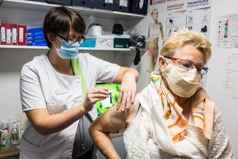 Des nouvelles missions comme la vaccination doivent inciter le titulaire à se rapprocher de son assureur pour vérifier que tous les risques sont bien couverts