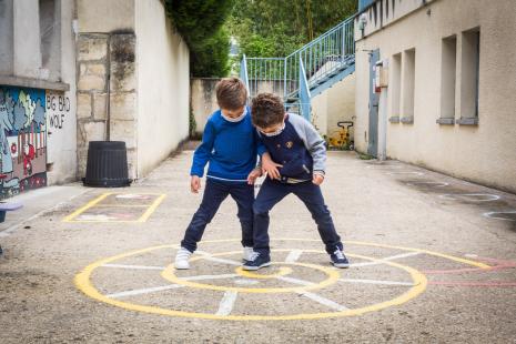 Selon les épidémiologistes de l’Institut Pasteur, les enfants avaient plus de risque de transmettre le Covid-19 ou de s’infecter dans le milieu familial que dans leurs écoles
