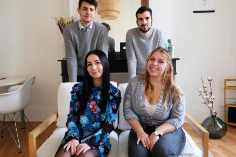 Les quatre membres de l'équipe de KéaBot viennent tout juste de lancer leur application mobile