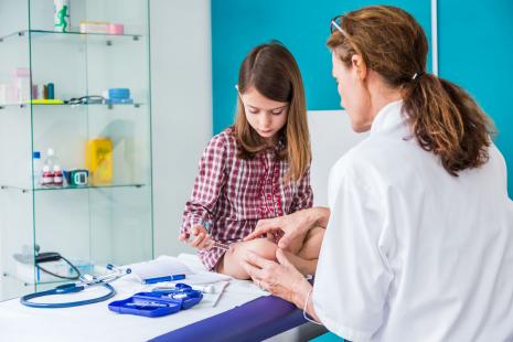 L’Académie souhaite que les laboratoires pharmaceutiques mettent à disposition de chaque officine des auto-injecteurs factices de démonstration