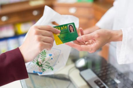 Si un patient s’oppose au traitement de ses données personnelles, le pharmacien scanne un code-barres fourni par IQVIA au moment de l’introduction de la carte Vitale