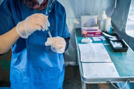 De nombreux patients s'interrogent sur la qualité du personnel employé dans les barnums