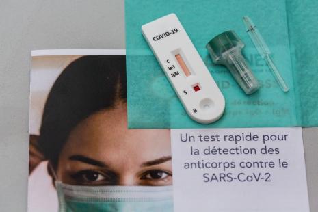 La HAS préconise de proposer un test sérologique rapide lors du premier rendez-vous vaccinal 