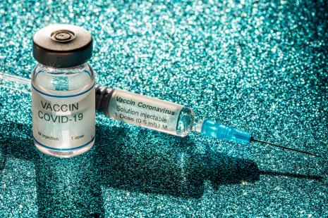 Nouvelles formules, nouveaux circuits de distribution, nouvelles modalités d'administration... la vaccination anti-Covid évolue