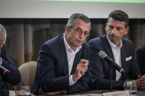« Cette trajectoire de sortie de crise va nous permettre de couvrir nos charges, pas plus, pas moins », prévient Hubert Oliver,  président de la Chambre syndicale de la répartition pharmaceutique (ici aux côtés de Laurent Filoche, président de l’UDGPO)