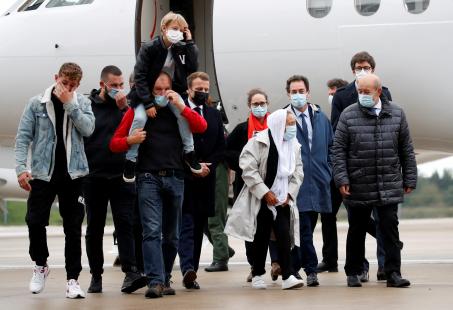 Sophie Pétronin avec Macron le 9 octobre 2020 à Villacoublay