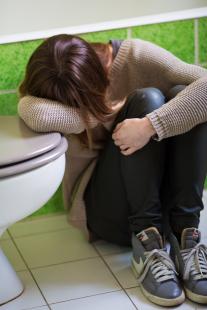  Le vomissement est provoqué par une contraction simultanée et violente du diaphragme, de l’abdomen, et des muscles de l’intestin et de l’estomac