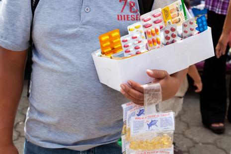 Vente de médicaments de contrefaçon