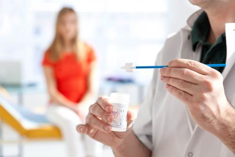 Chaque année encore près de 3 000 femmes développent un cancer du col de l’utérus