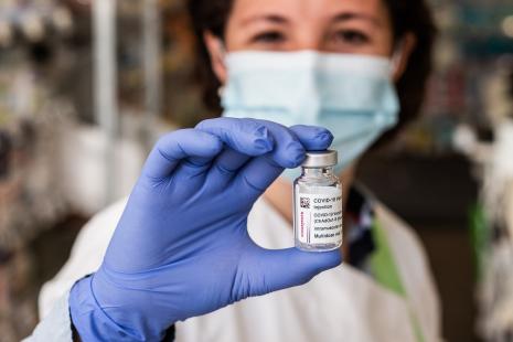 Au printemps, la découverte des effets indésirables, rares mais possibles, des vaccins d'AstraZeneca et de Janssen, ont hypothéqué la confiance des Français