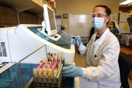 Un seul centre de vaccination par département sera livré