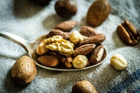 100 grammes de fruits secs contiennent en moyenne entre 200 et 300 kcal