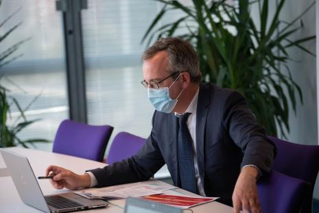 Thomas Fatôme, directeur général de l'assurance-maladie, a accepté de maintenir l'honoraire actuel de 2,70 euros, mais en excluant les traitements contraceptifs